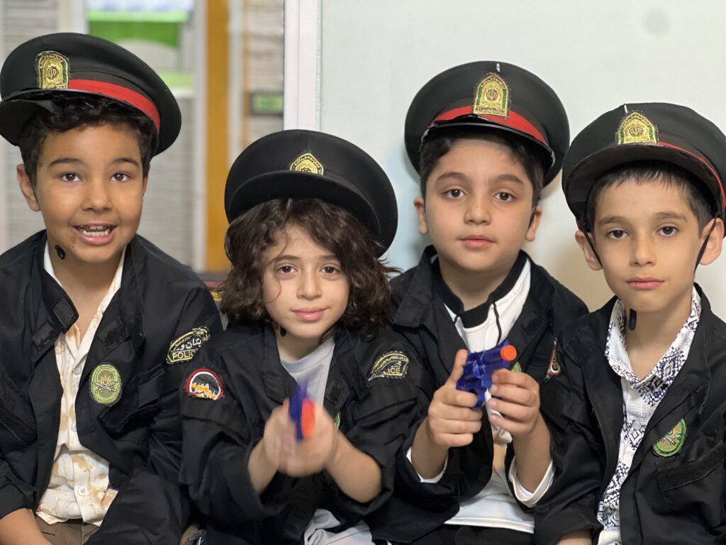 اردوی کاربازیا برج میلاد برای دانش‌آموزان دبستان سلام خلیج فارس
